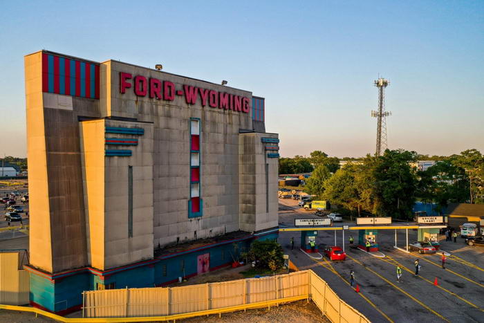 Ford-Wyoming Drive In Dearborn - 2020 Photo